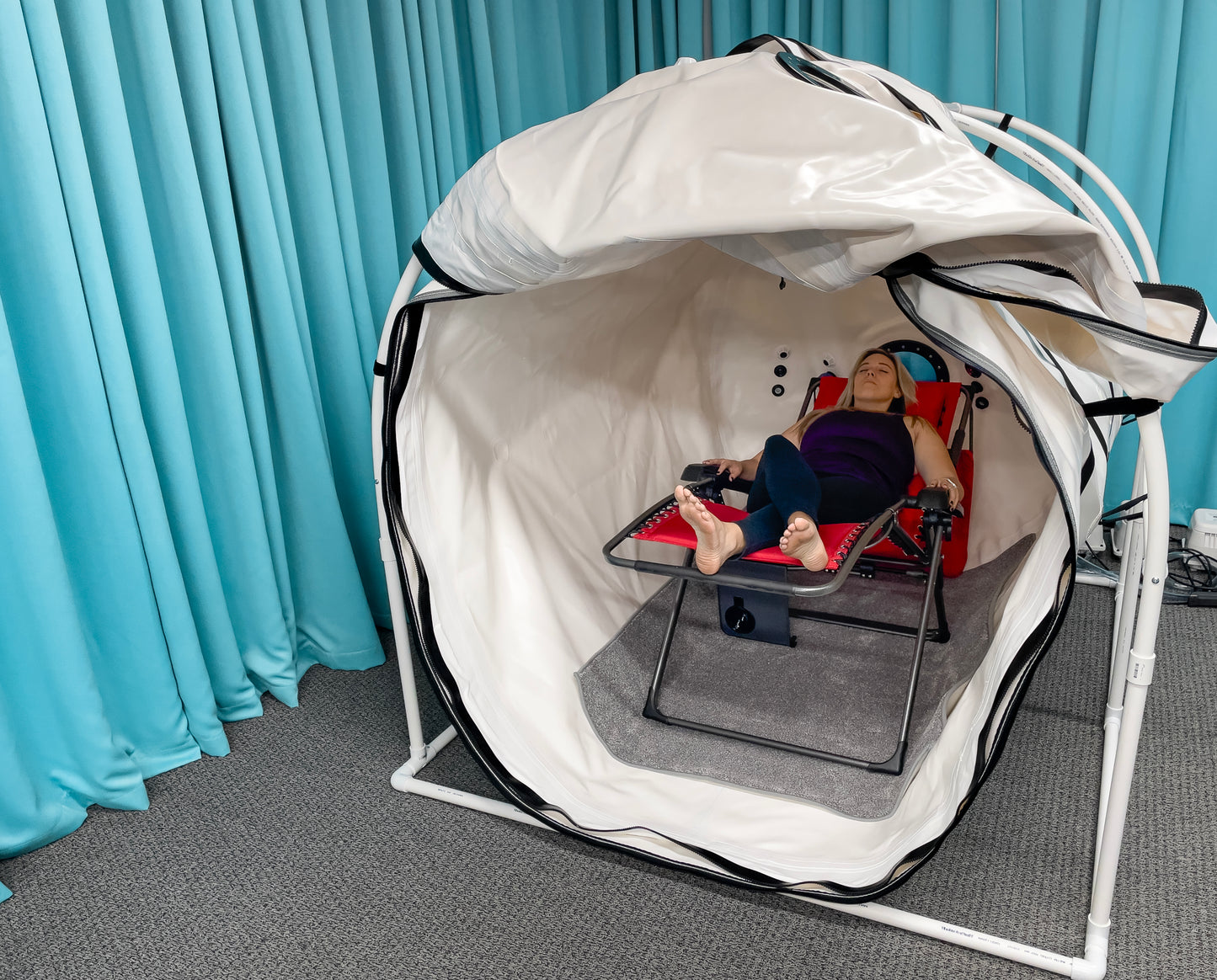 Summit to Sea | Grand Dive Pro Plus 8.5' Hyperbaric Chamber | Gurney & Wheelchair Access | 60" Diameter